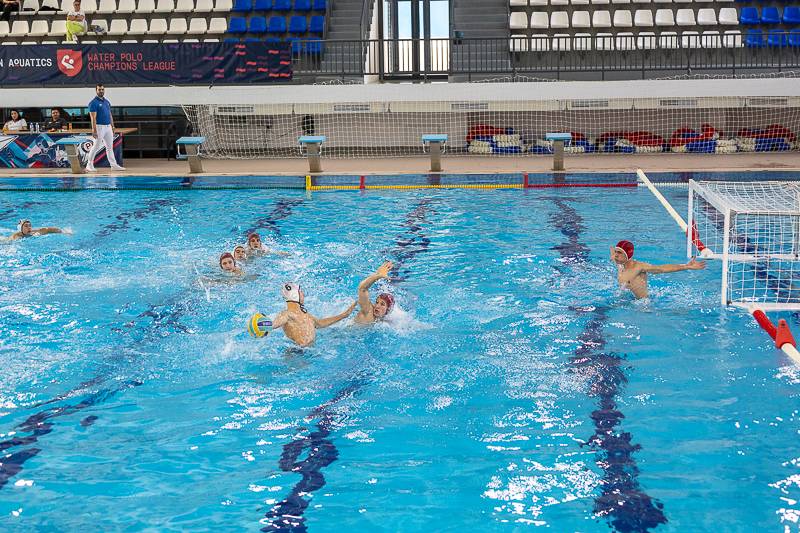 NAJMLAĐI VATERPOLISTI IGROM PROSLAVILI GRADSKI PRAZNIK